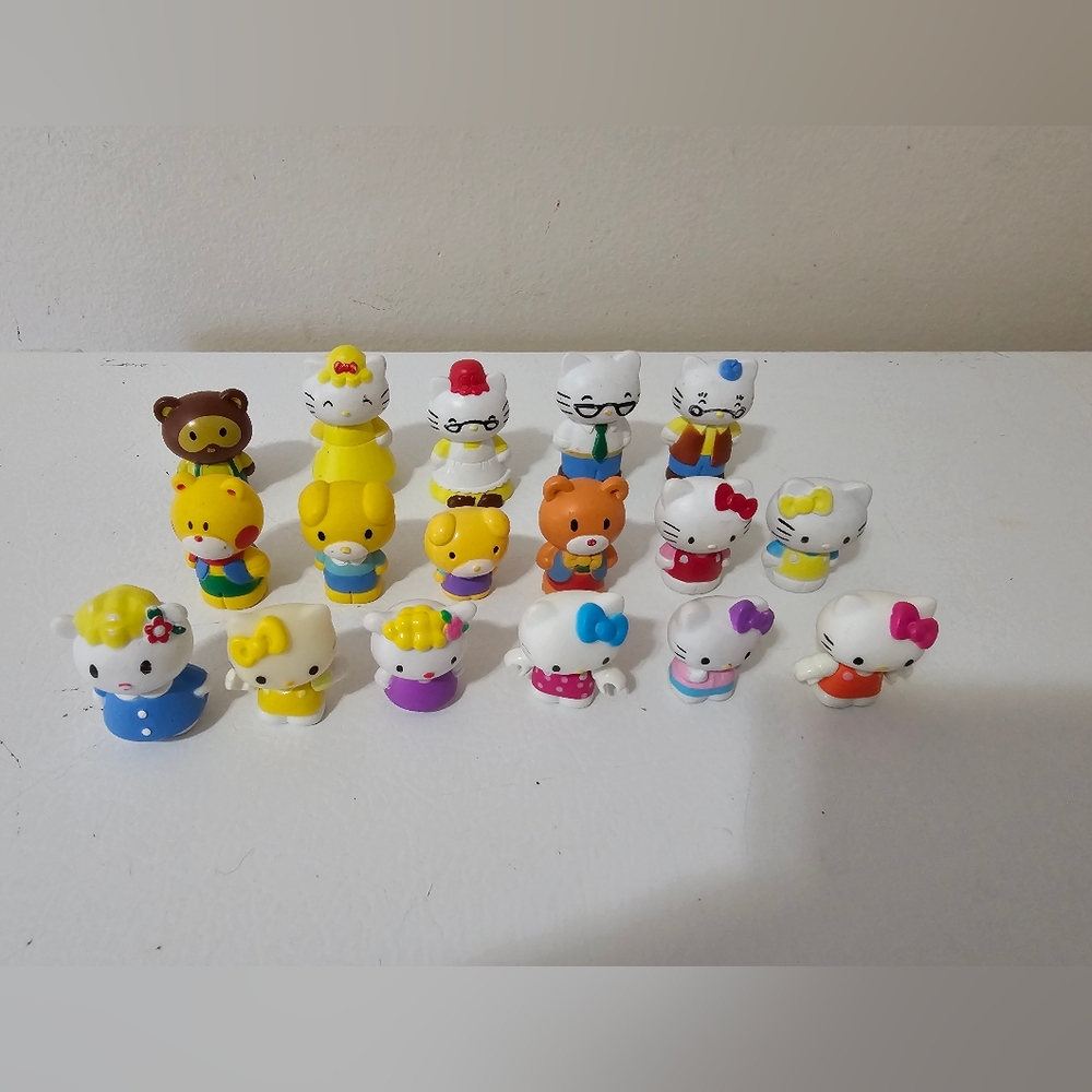 Hello Kitty Colorful Mini Figures Set Of 17